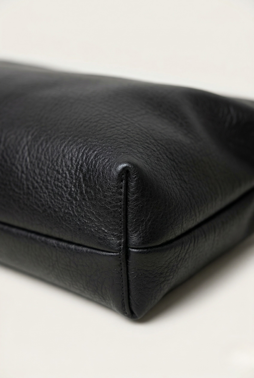 Pochette enveloppe cuir noir