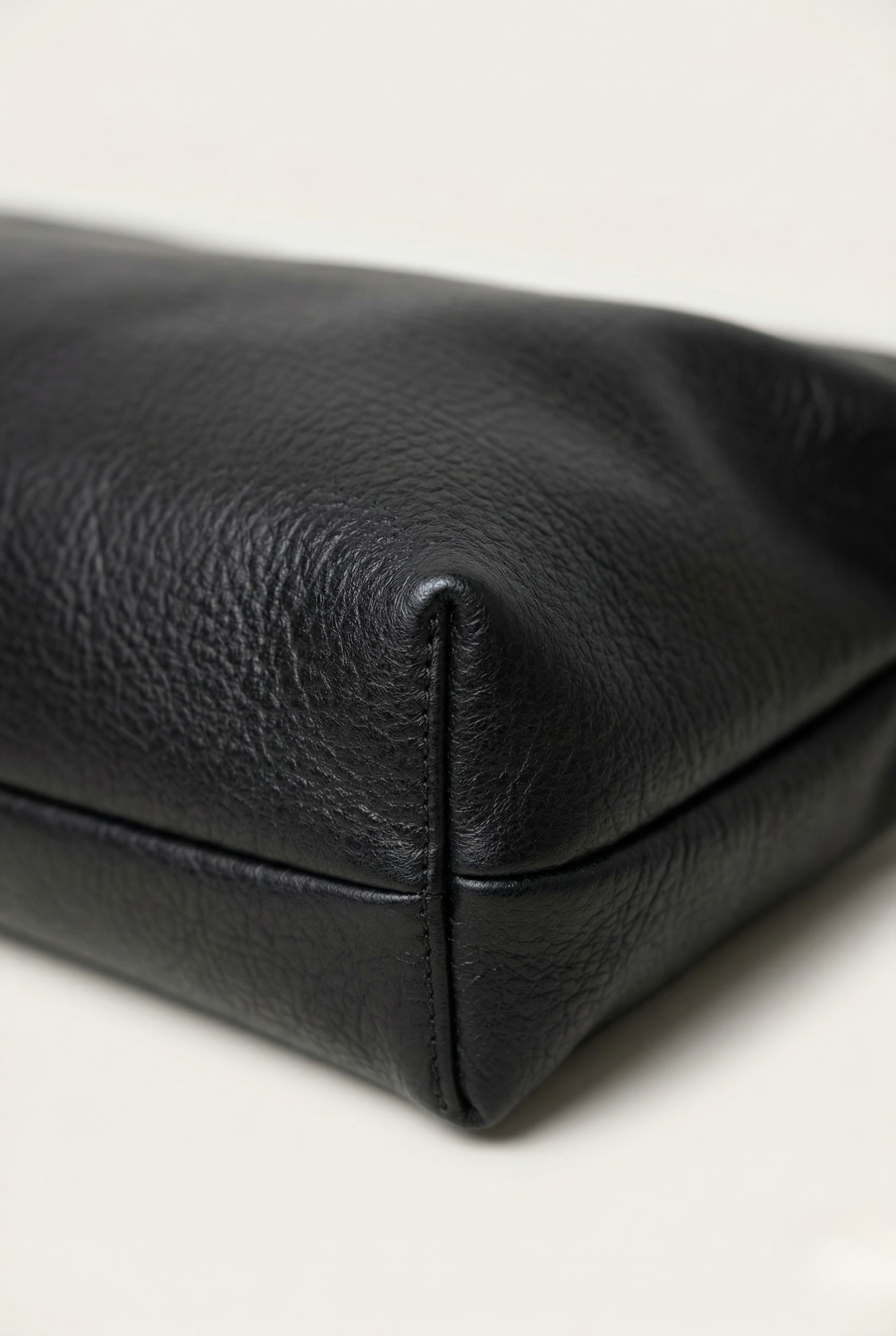 Pochette enveloppe cuir noir