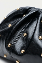Pochette cloutée