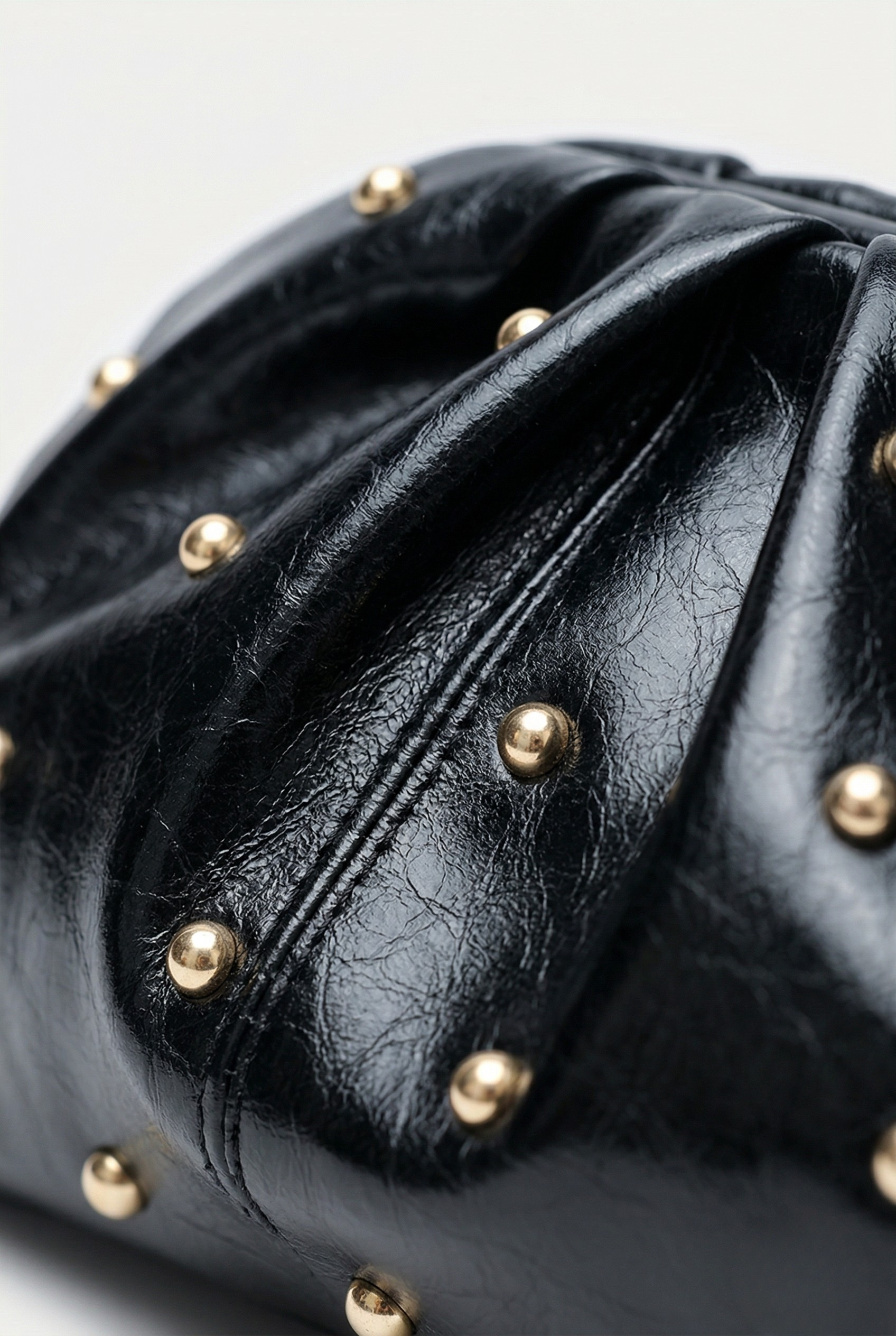Pochette cloutée