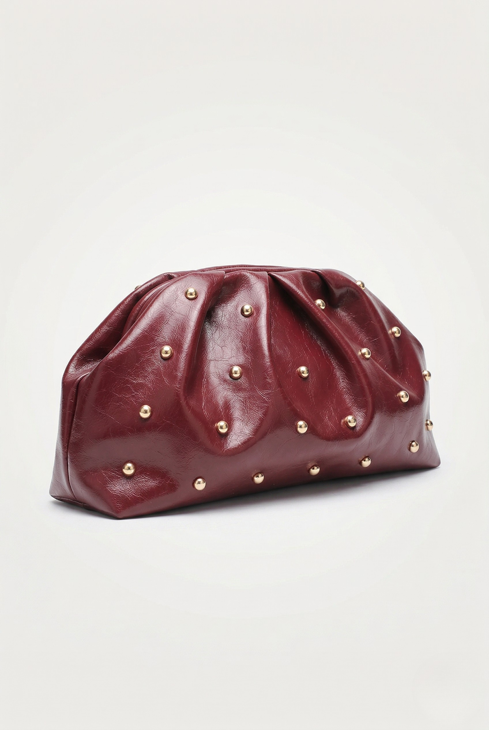 Pochette cloutée