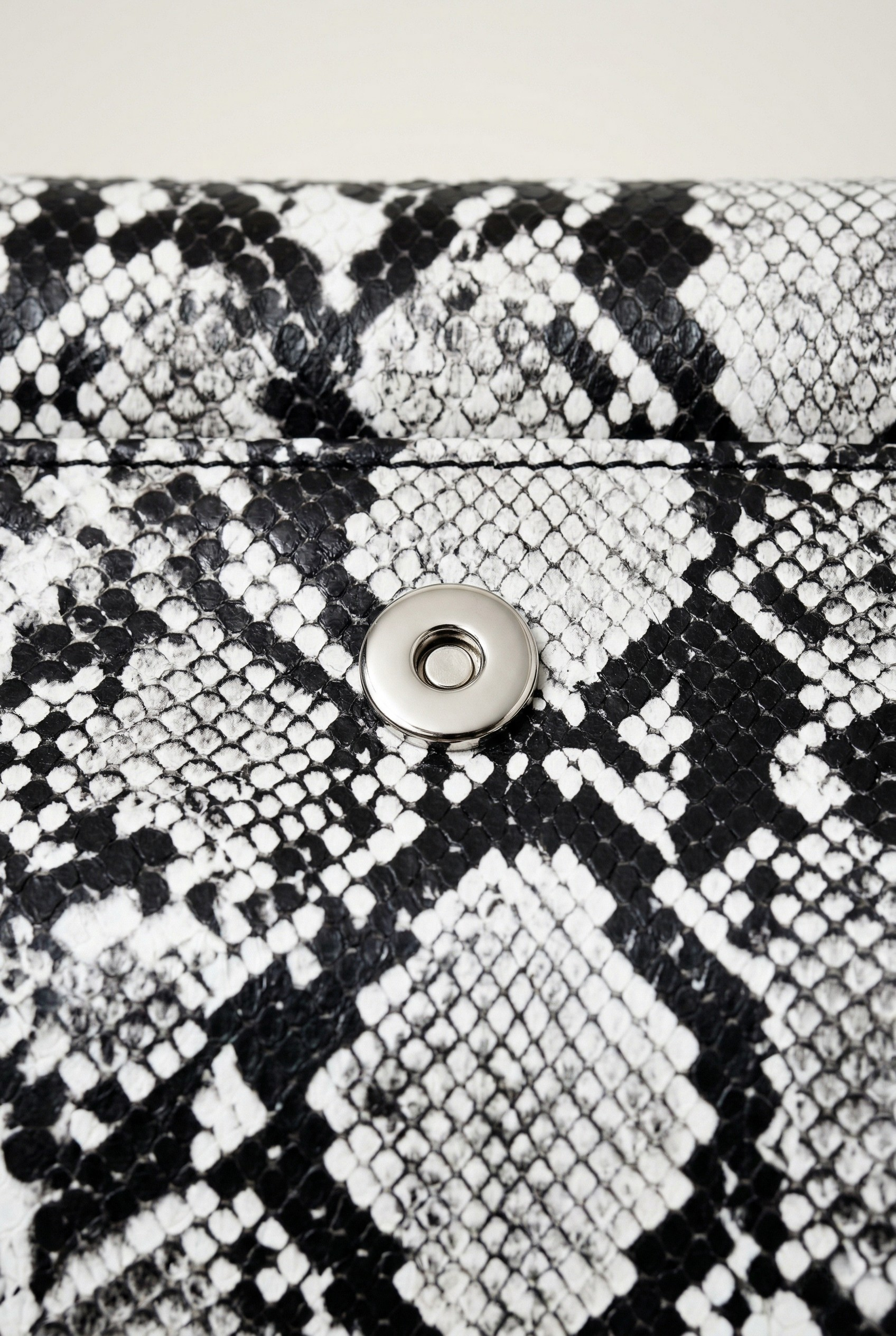 Pochette enveloppe motif serpent