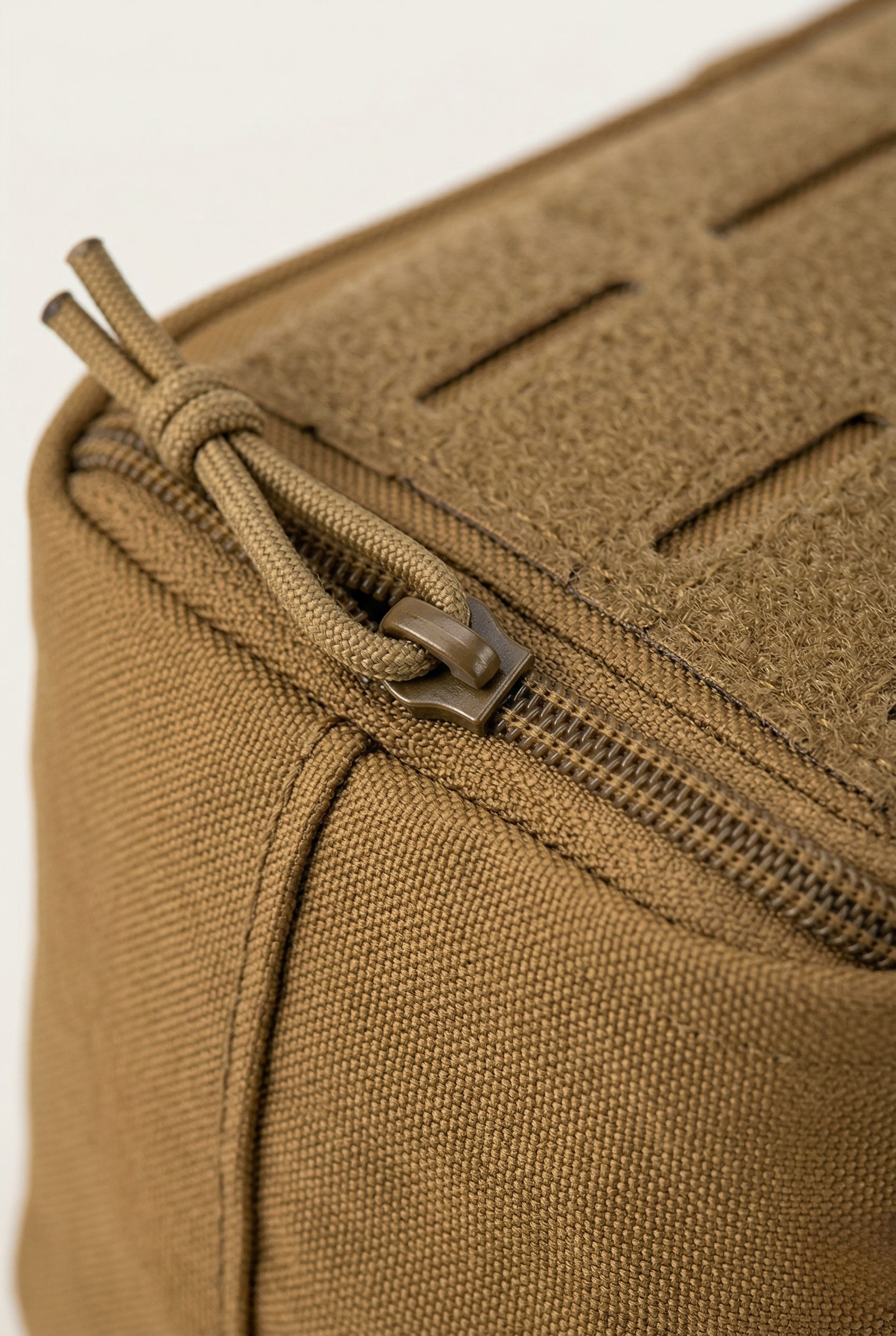 Trousse de toilette style militaire