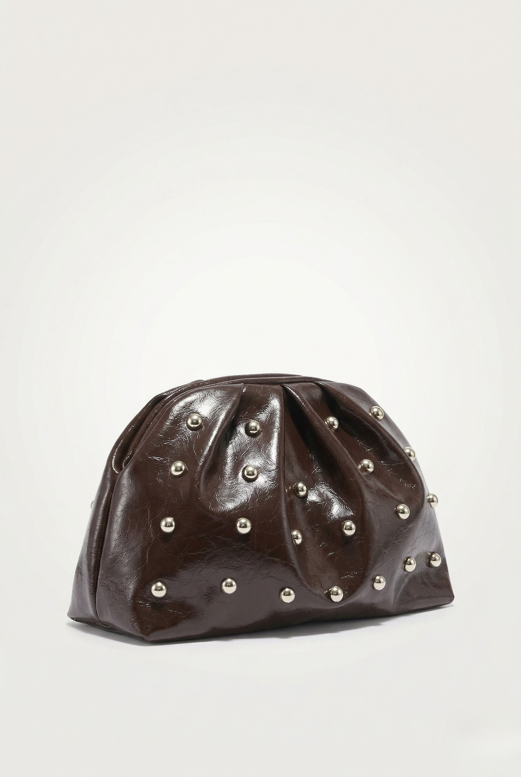Pochette cloutée